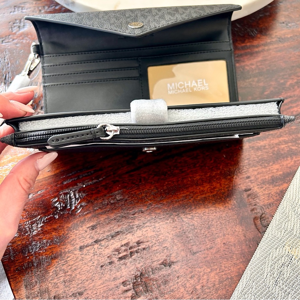 NWT Michael Kors Black Jetset Signature Logo Envelope Wristlet - Picture 6 of 13